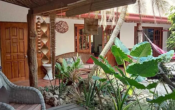 Gasthuis Herbs And Restaurant Near The Sea (adults Only) Moalboal